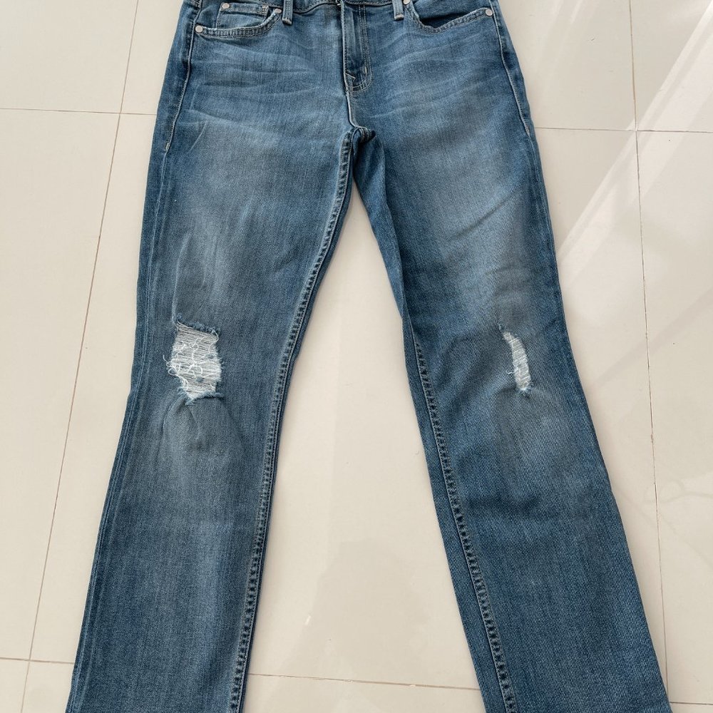 Level 99 Distressed Knees Jeans